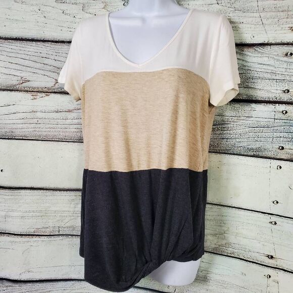 Maurices Small Colorblock Tee Cream Tan Charcoal Short Sleeve Knot Hem - Picture 3 of 6